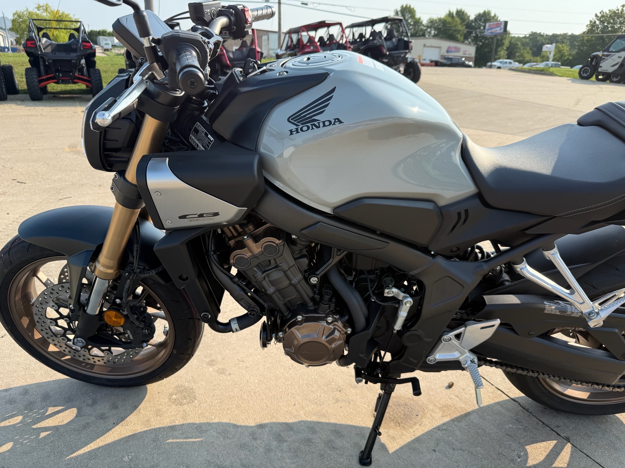 2025 Honda CB650R E-Clutch 6