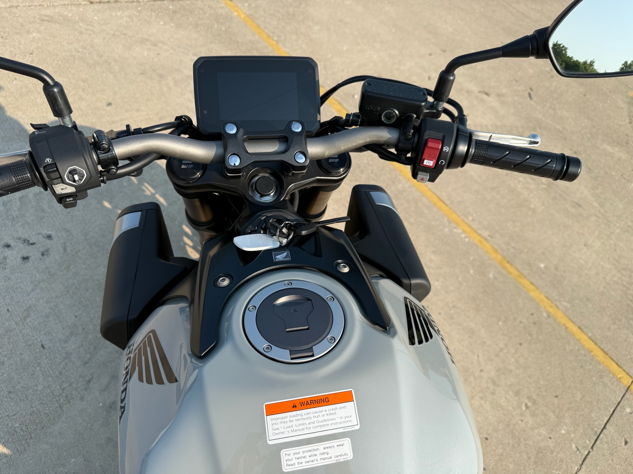 2025 Honda CB650R E-Clutch 10