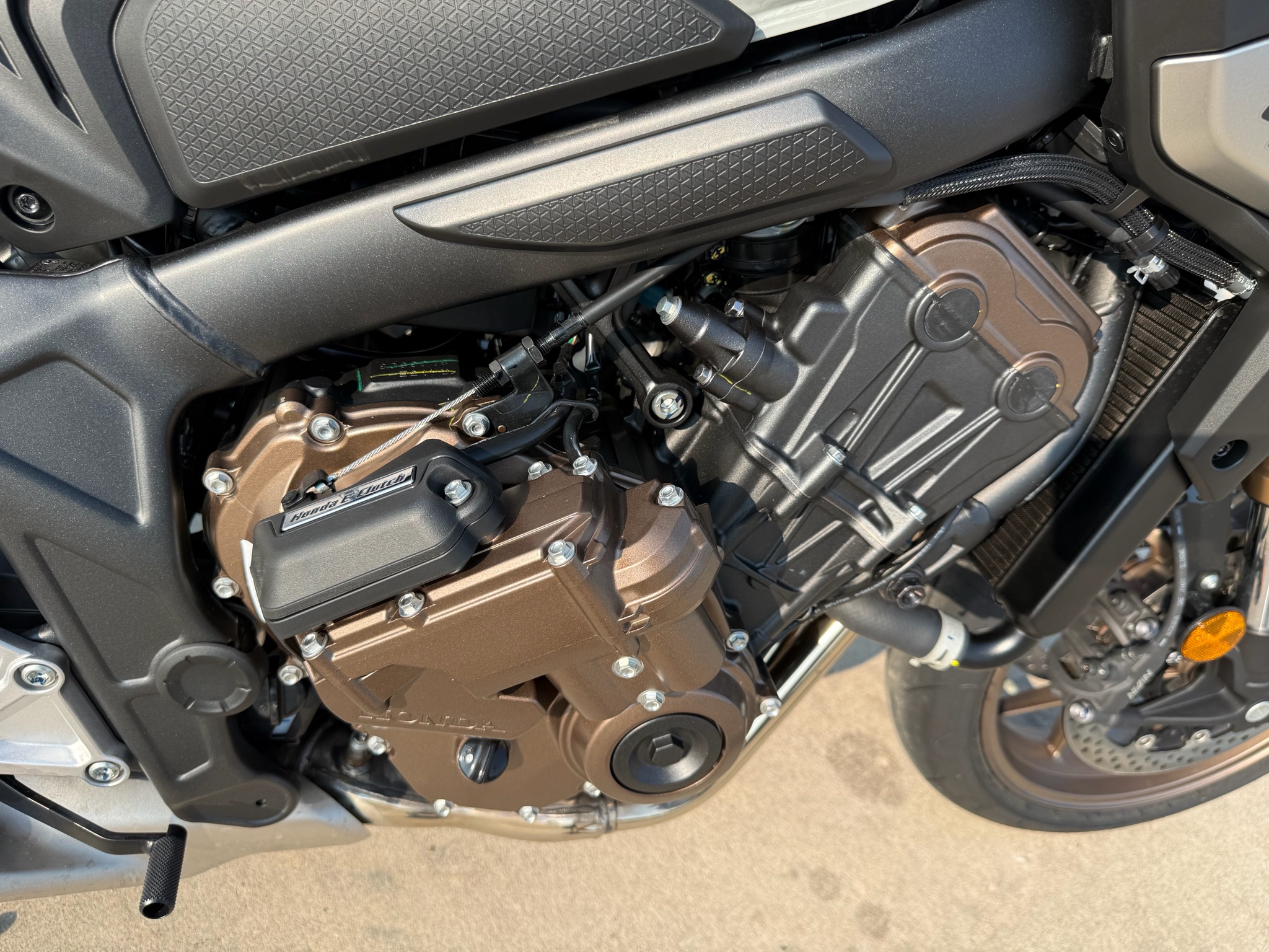 2025 Honda CB650R E-Clutch 11