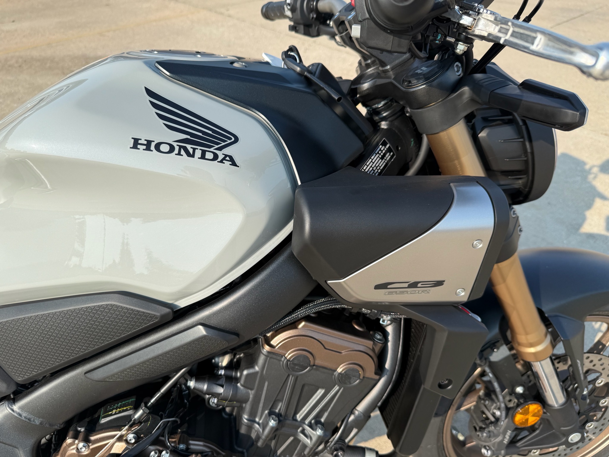 2025 Honda CB650R E-Clutch 12