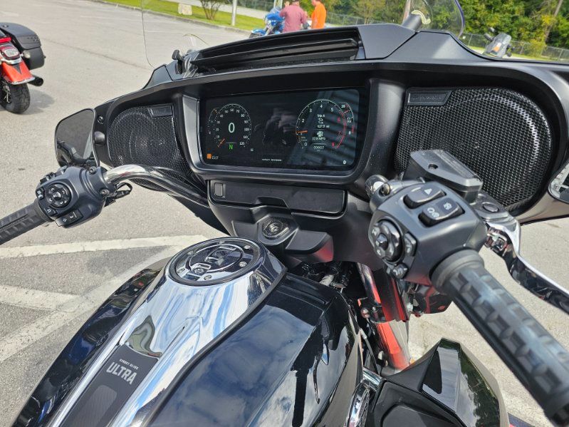 2025 Harley-Davidson Street Glide® Ultra 4