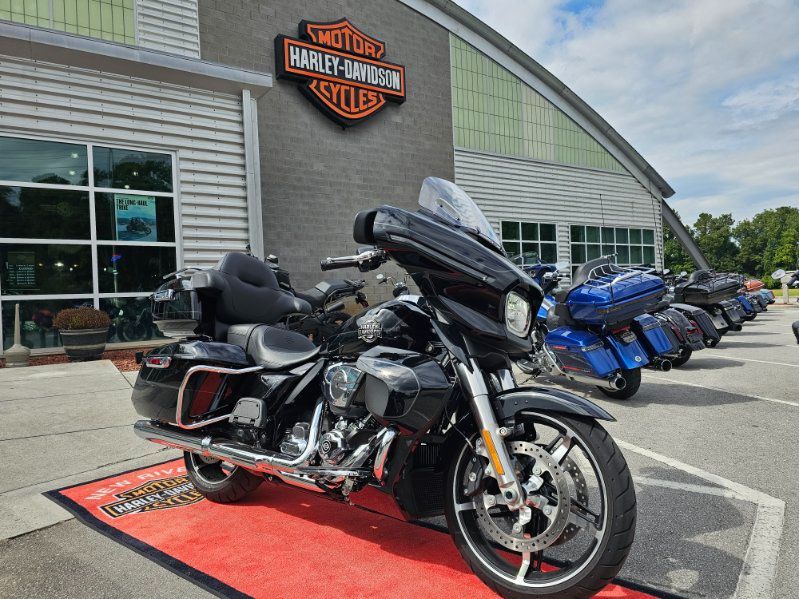 2025 Harley-Davidson Street Glide® Ultra 5