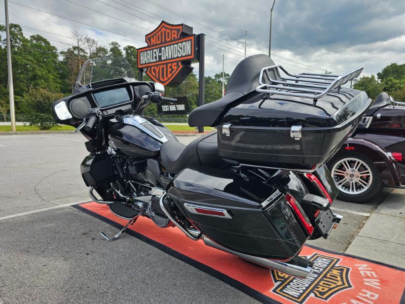 2025 Harley-Davidson Street Glide® Ultra 6