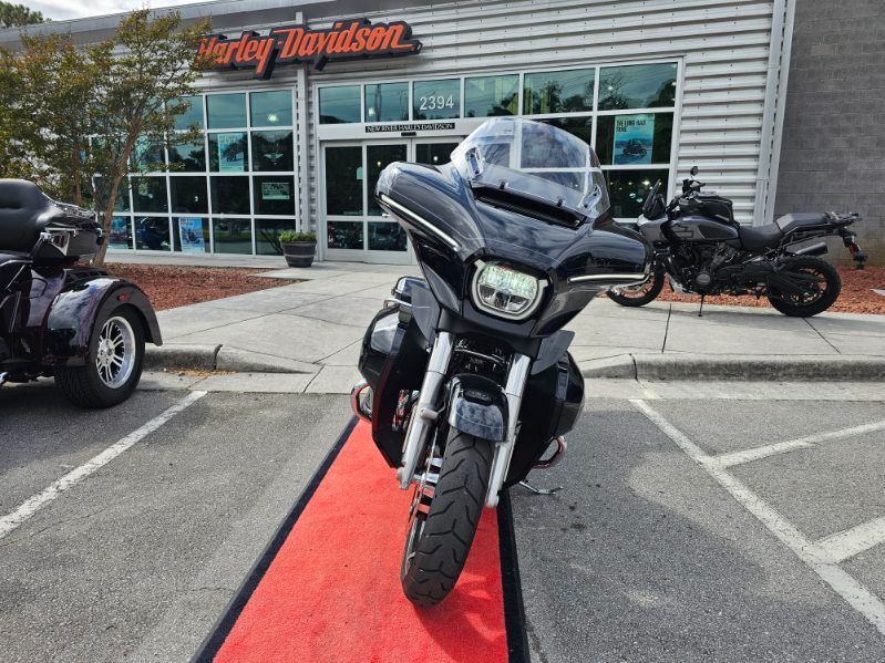 2025 Harley-Davidson Street Glide® Ultra 7