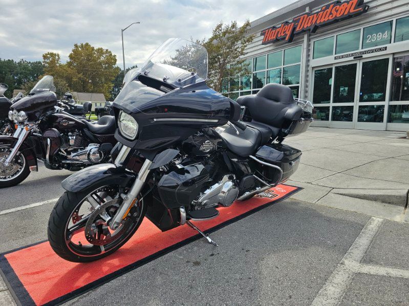 2025 Harley-Davidson Street Glide® Ultra 8