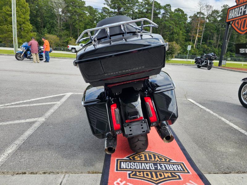 2025 Harley-Davidson Street Glide® Ultra 9