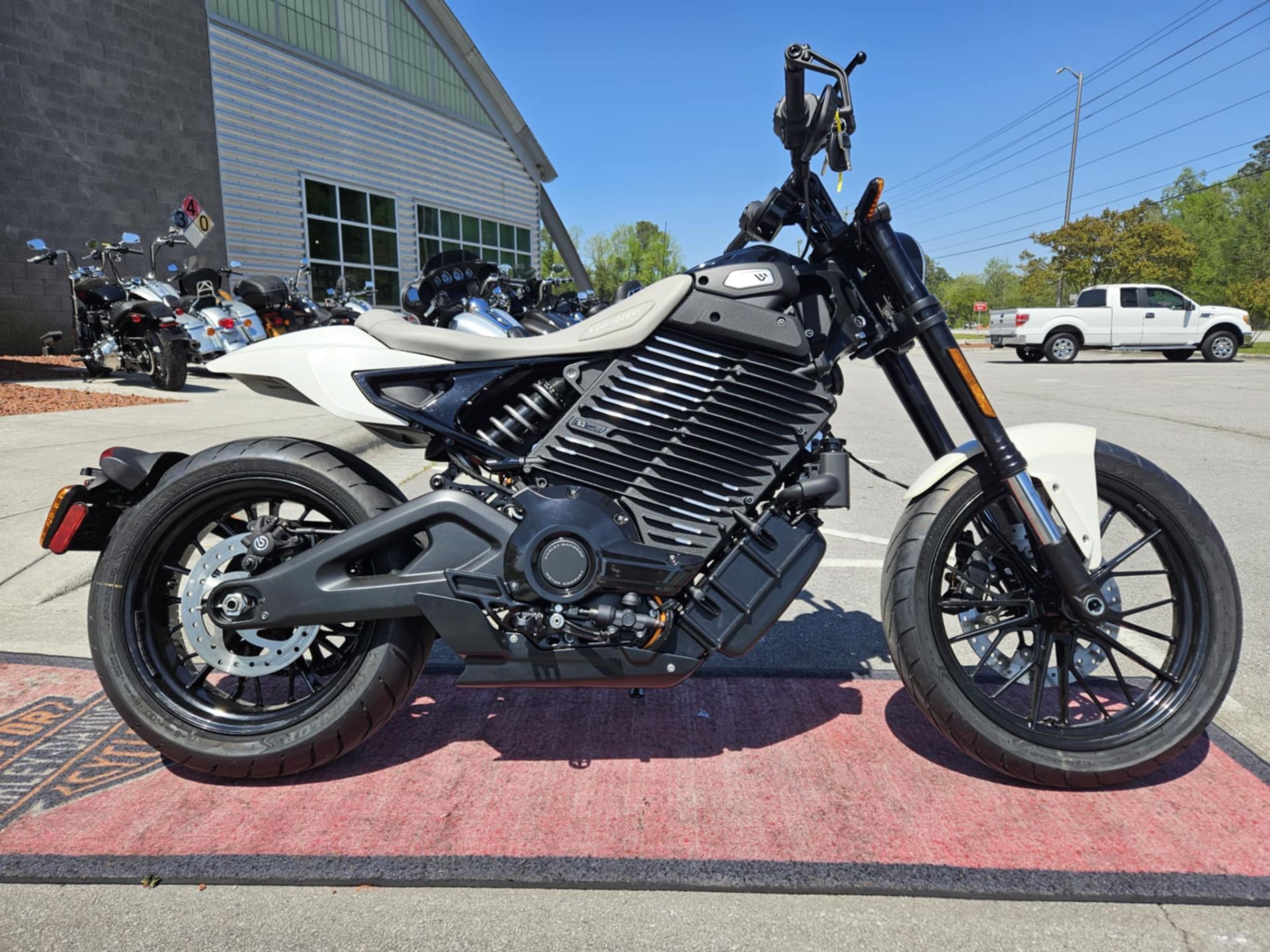 New 2024 LiveWire S2 Mulholland™ Motorcycles in Jacksonville NC