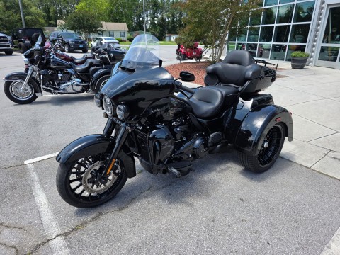 Certified Pre-Owned 2025 Harley-Davidson Tri Glide® Ultra