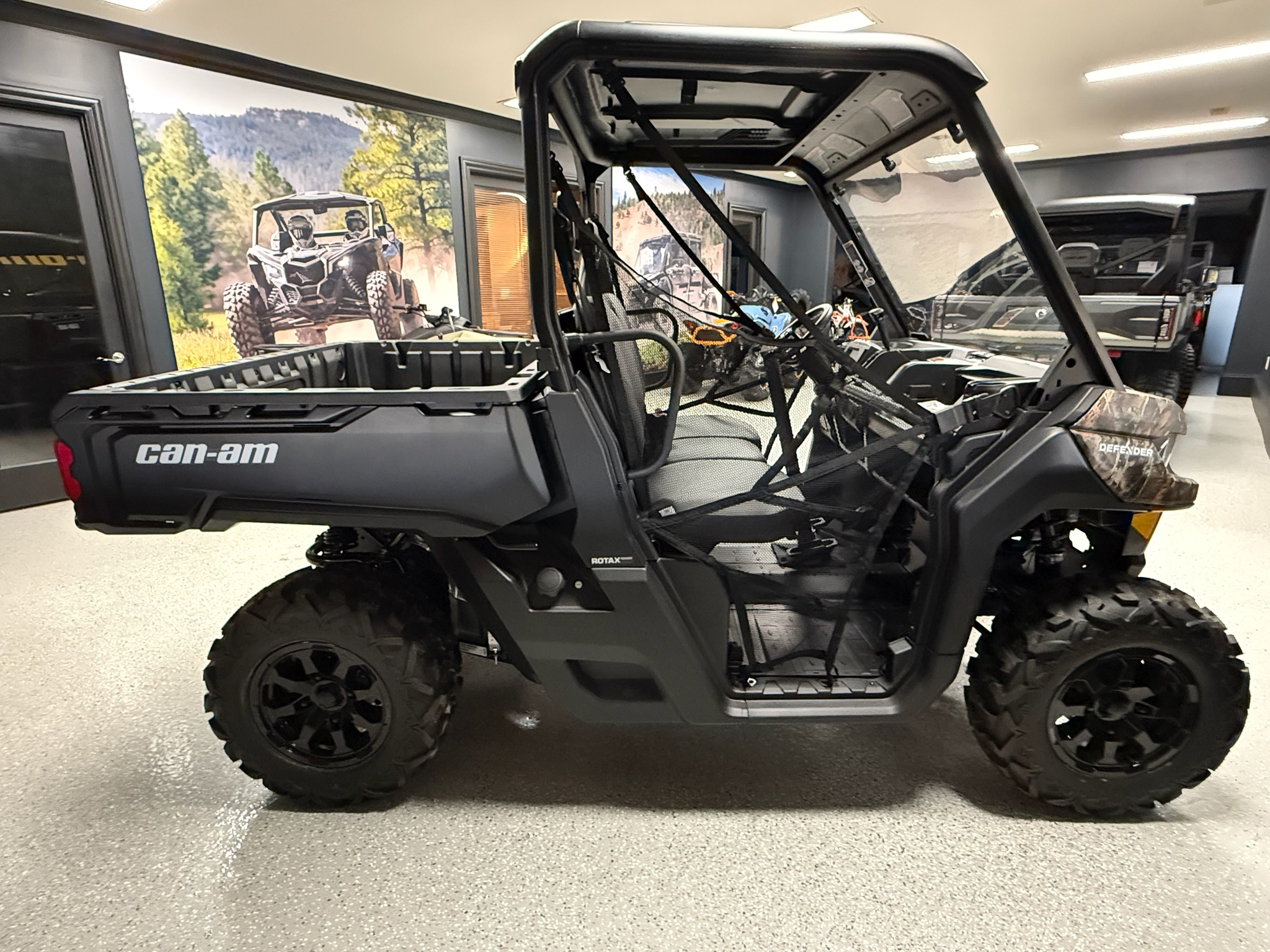 2026 Can-Am™ Defender DPS HD7 6