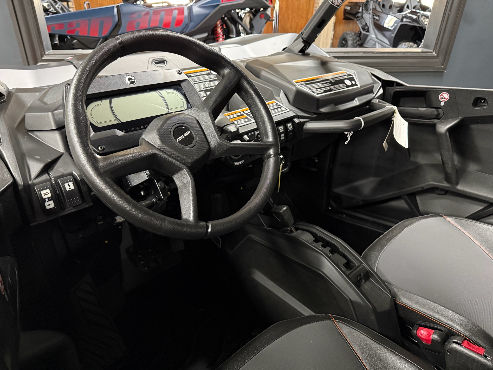 2026 Can-Am™ Commander MAX XT-P 5