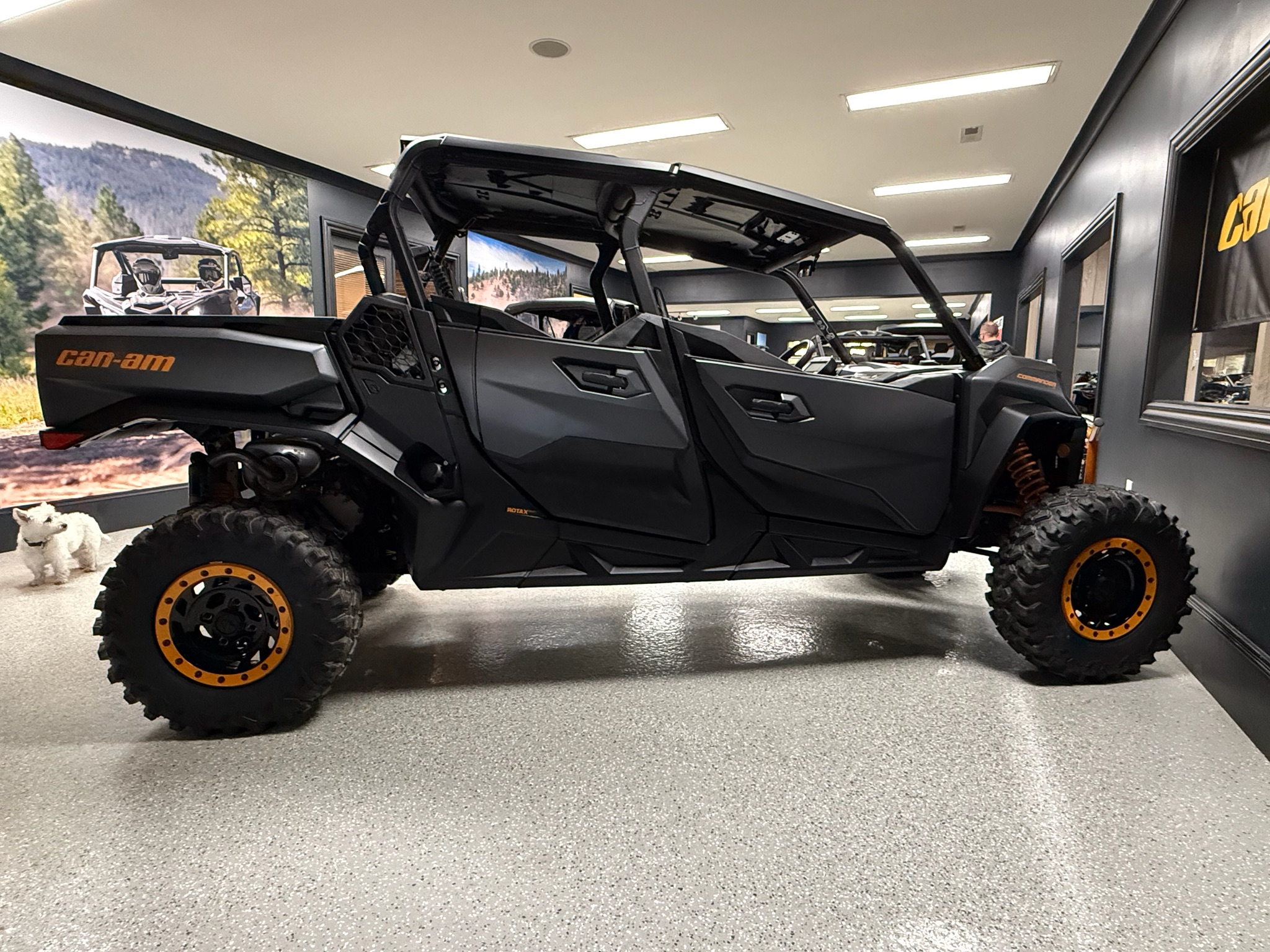 2026 Can-Am™ Commander MAX XT-P 6