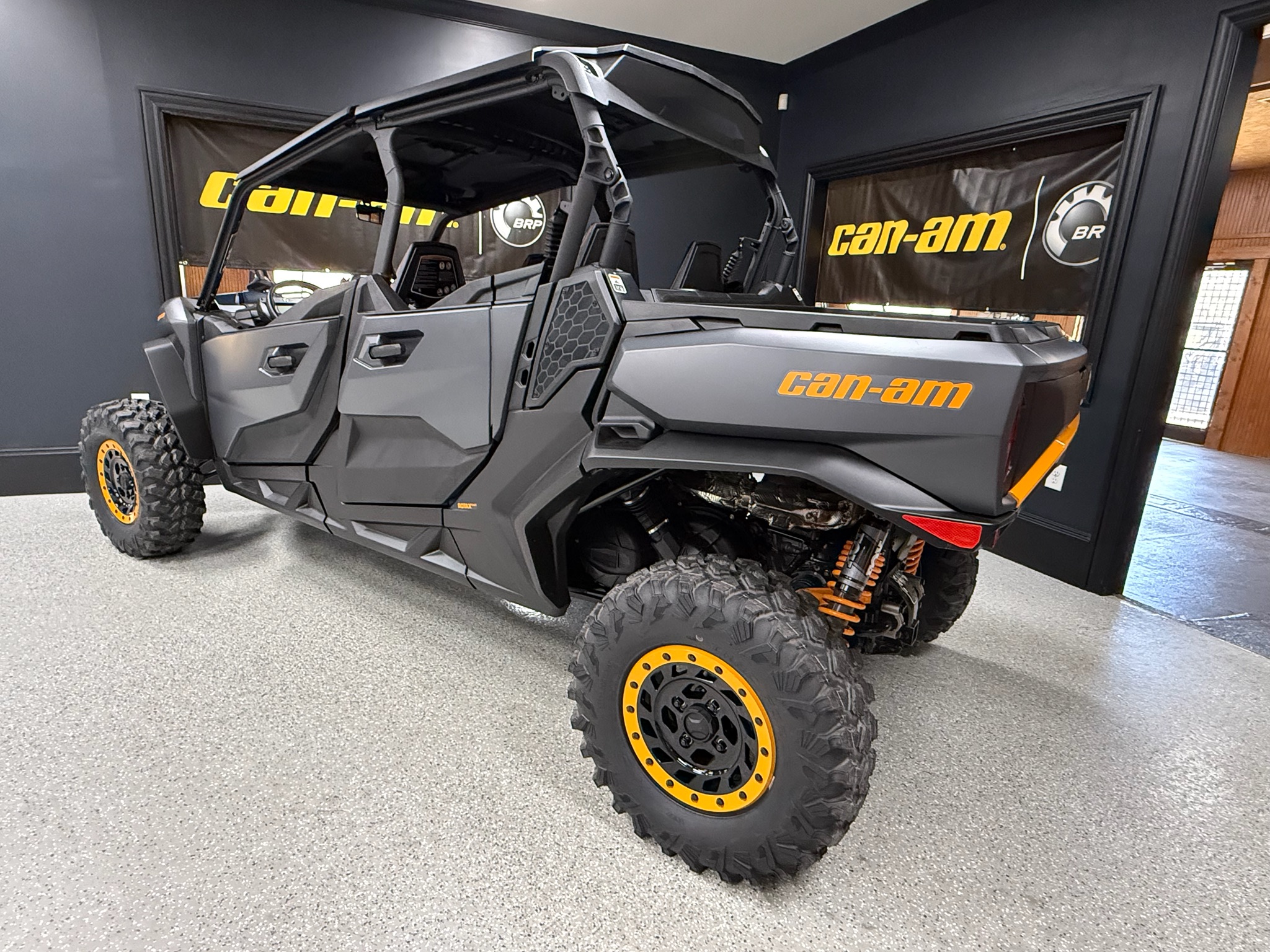 2026 Can-Am™ Commander MAX XT-P 10