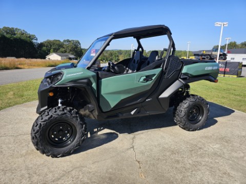 2027 Can-Am Commander DPS 700