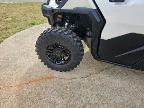 2026 Can-Am™ Defender MAX Limited HD11 6