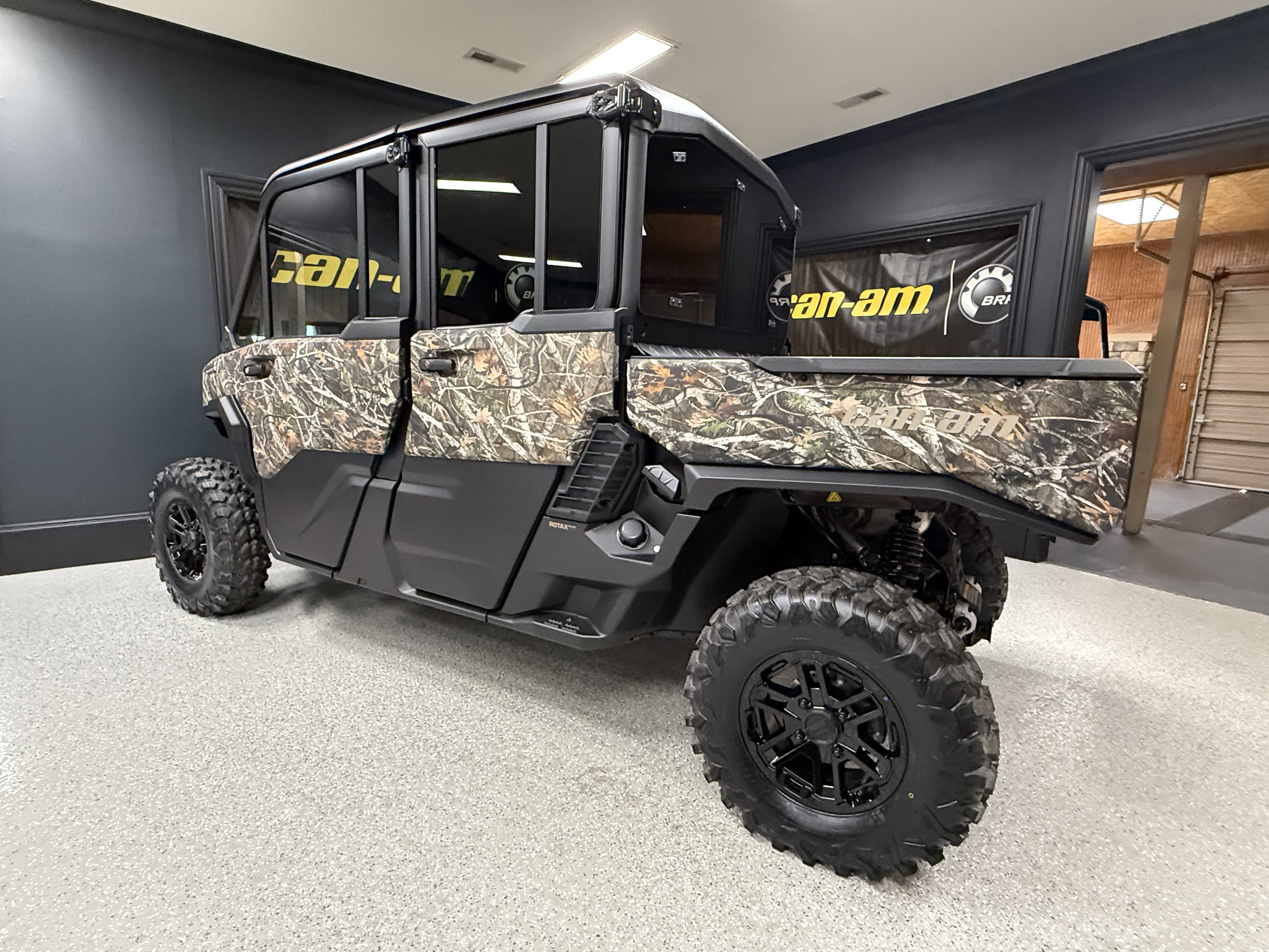 2026 Can-Am™ Defender MAX Limited HD11 1