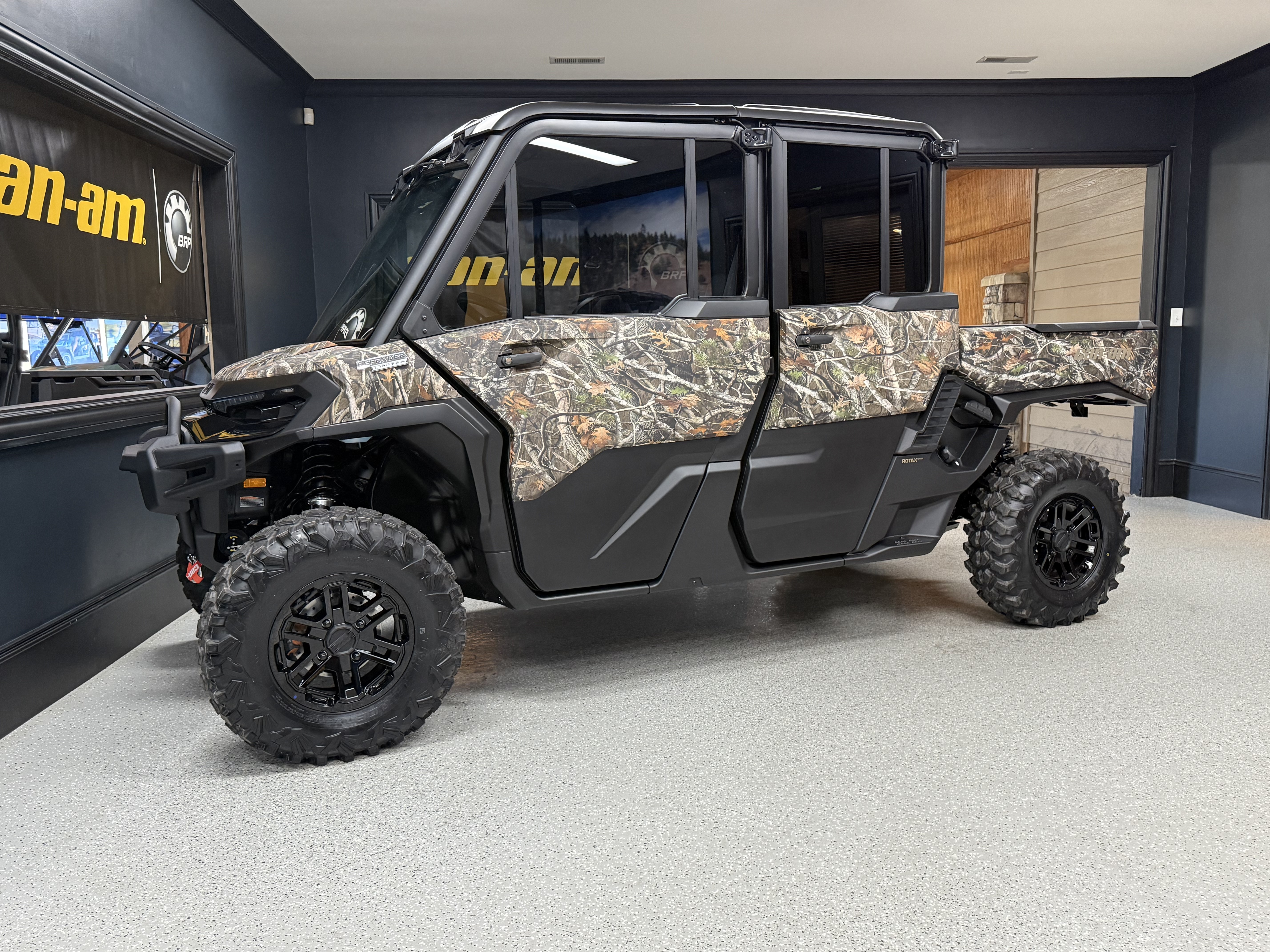 2026 Can-Am™ Defender MAX Limited HD11 3