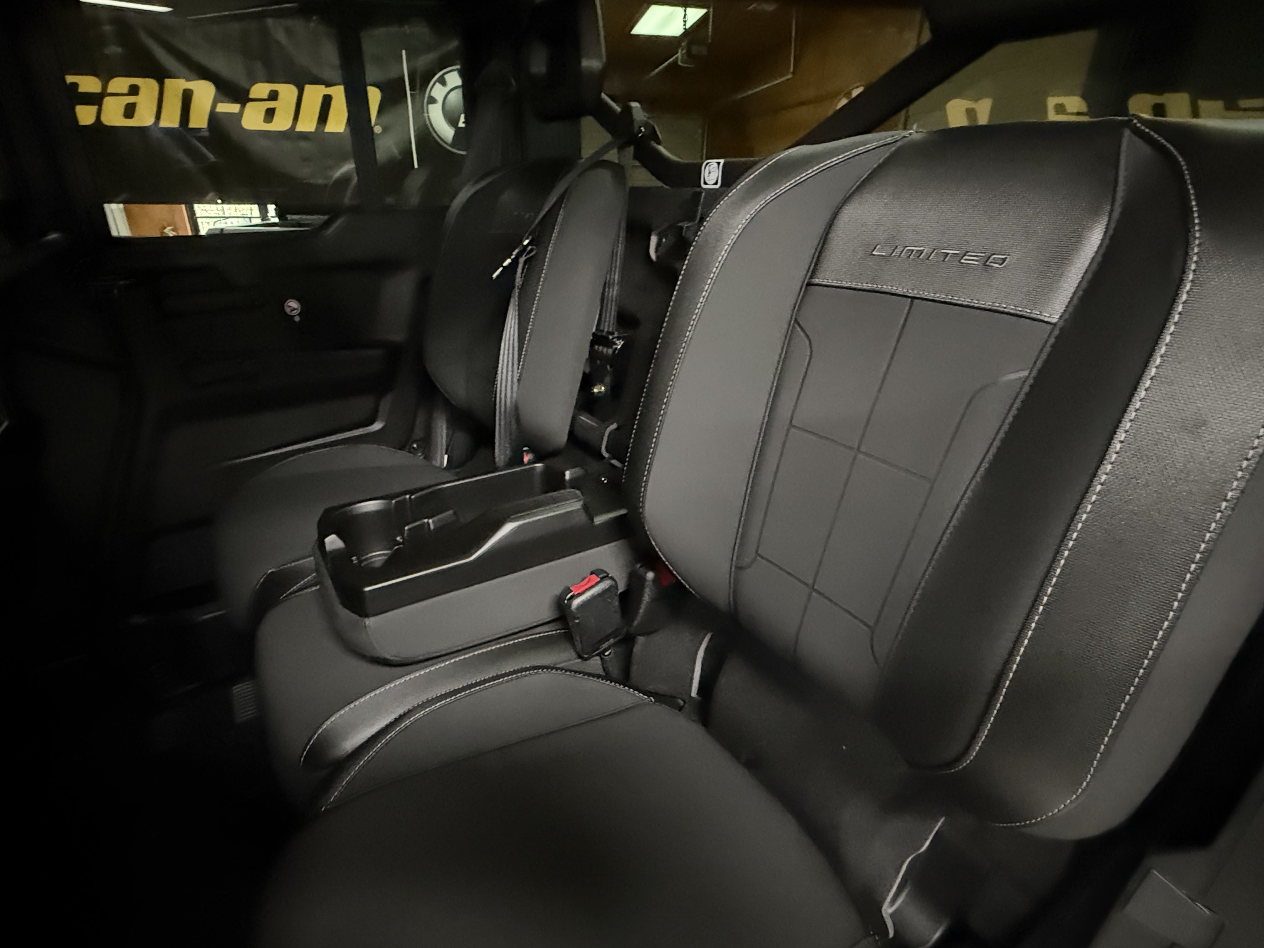 2026 Can-Am™ Defender MAX Limited HD11 5
