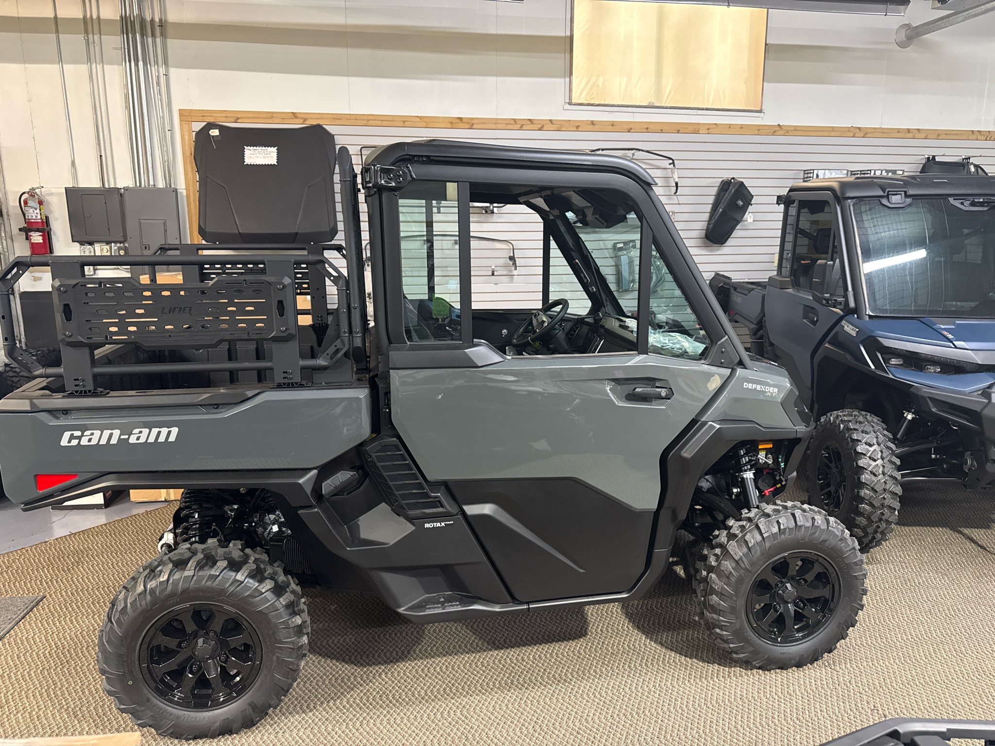 2027 Defender XU XT CAB HD10