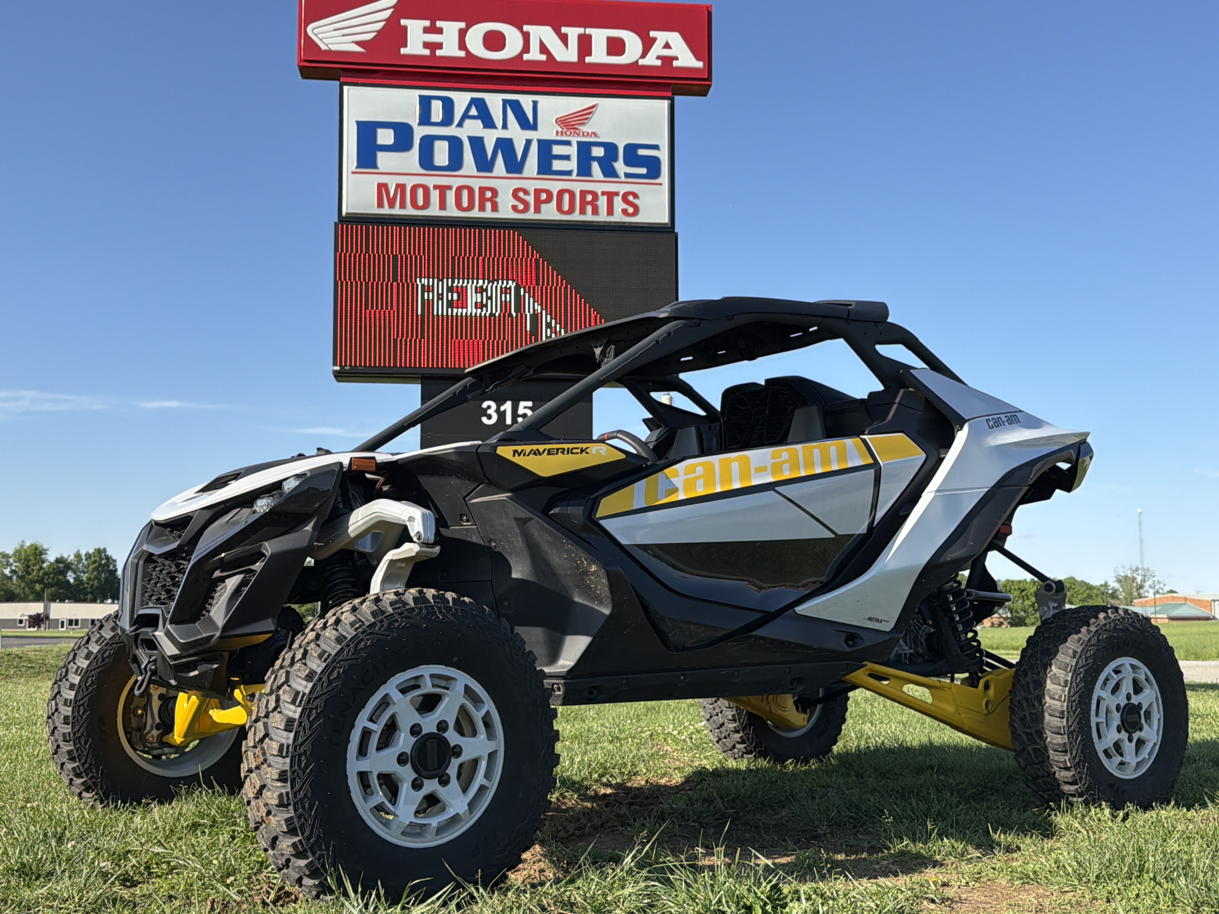 2024 Can-Am Maverick R