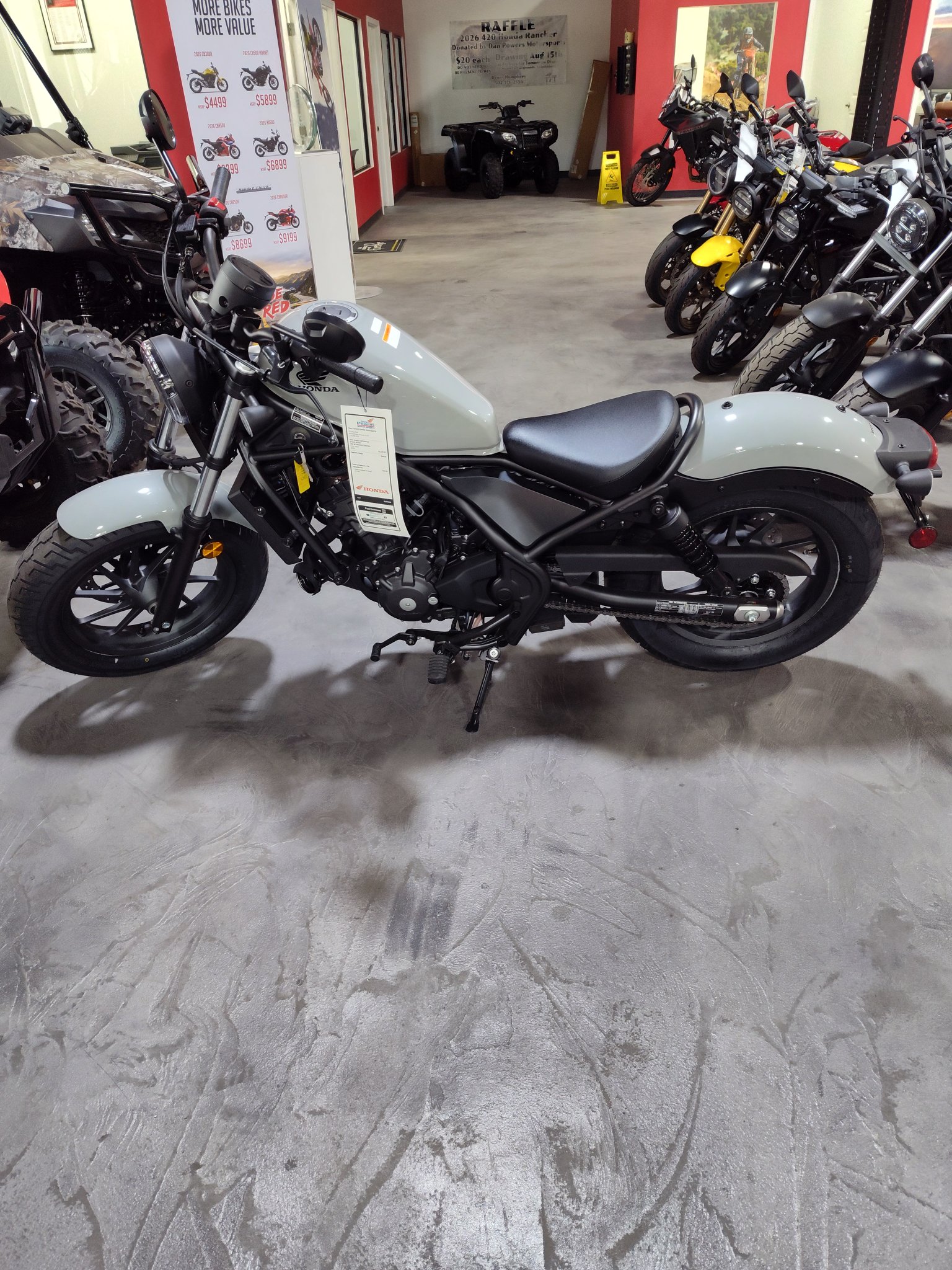 2026 Honda Rebel 300 E-Clutch 4