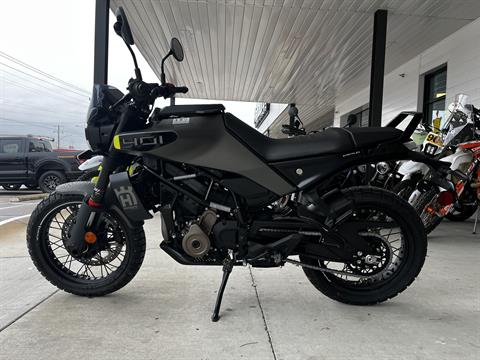 2024 Husqvarna Svartpilen 401 in Chattanooga, Tennessee - Photo 1