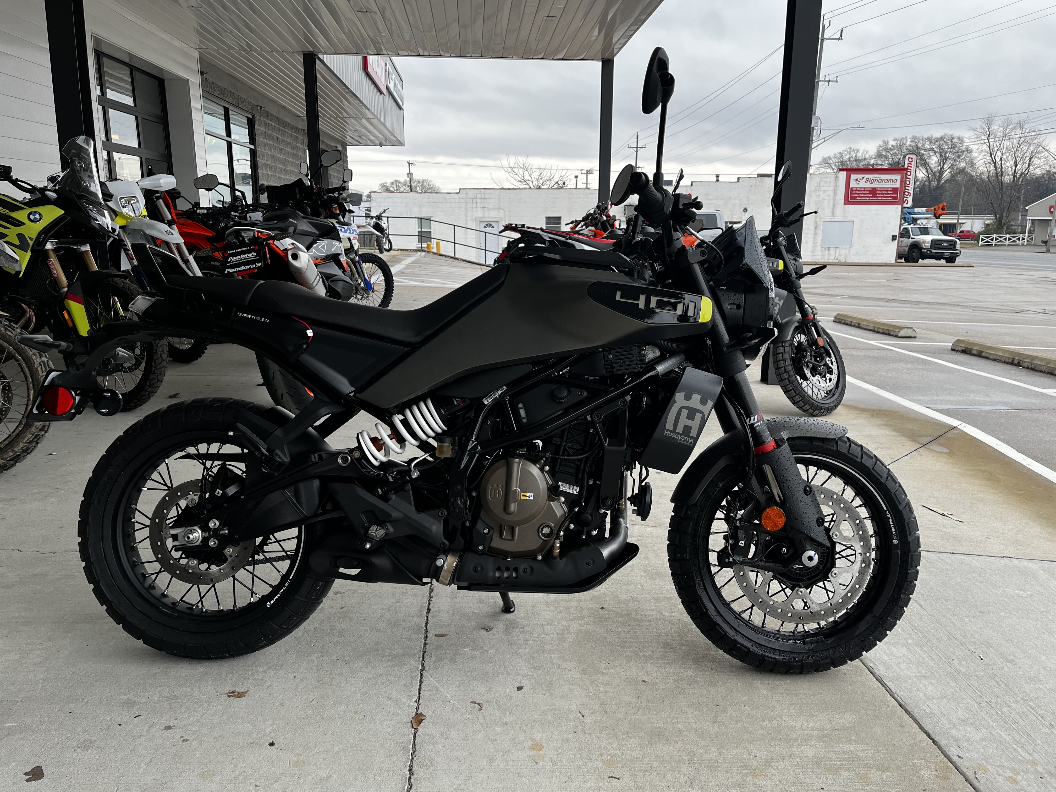 2024 Husqvarna Svartpilen 401 in Chattanooga, Tennessee - Photo 2