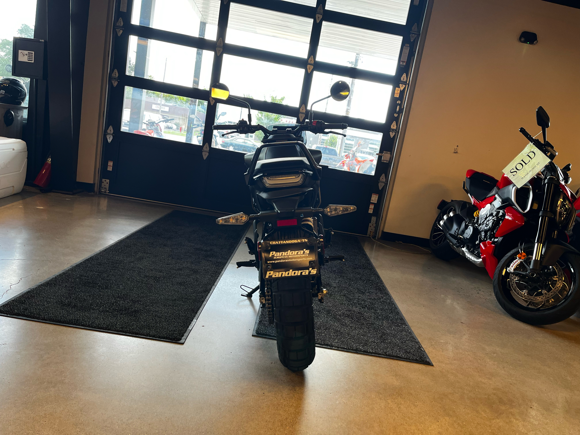 2024 Husqvarna Svartpilen 401 in Chattanooga, Tennessee - Photo 4