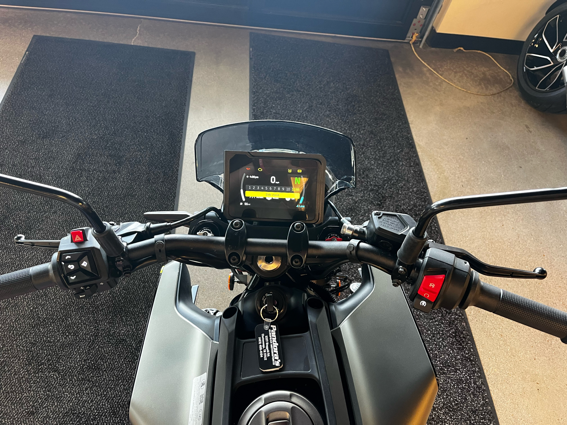 2024 Husqvarna Svartpilen 401 in Chattanooga, Tennessee - Photo 5