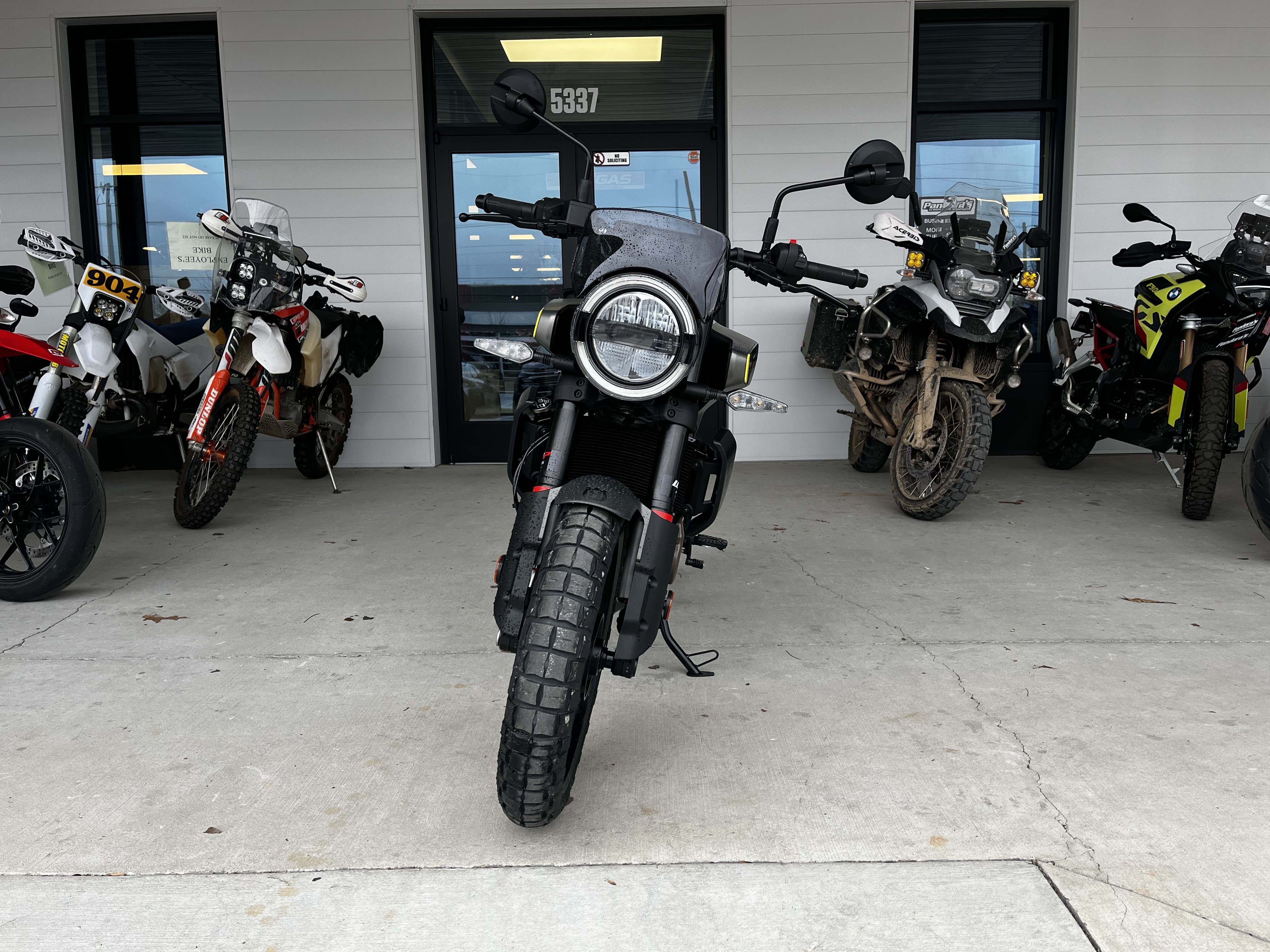 2024 Husqvarna Svartpilen 401 in Chattanooga, Tennessee - Photo 4