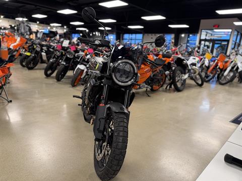 2024 Husqvarna Svartpilen 401 in Chattanooga, Tennessee - Photo 2