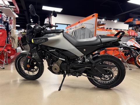 2024 Husqvarna Svartpilen 401 in Chattanooga, Tennessee - Photo 3