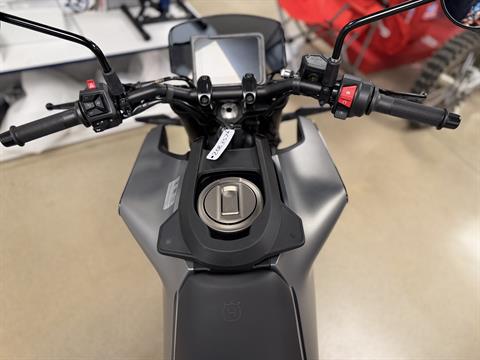 2024 Husqvarna Svartpilen 401 in Chattanooga, Tennessee - Photo 5