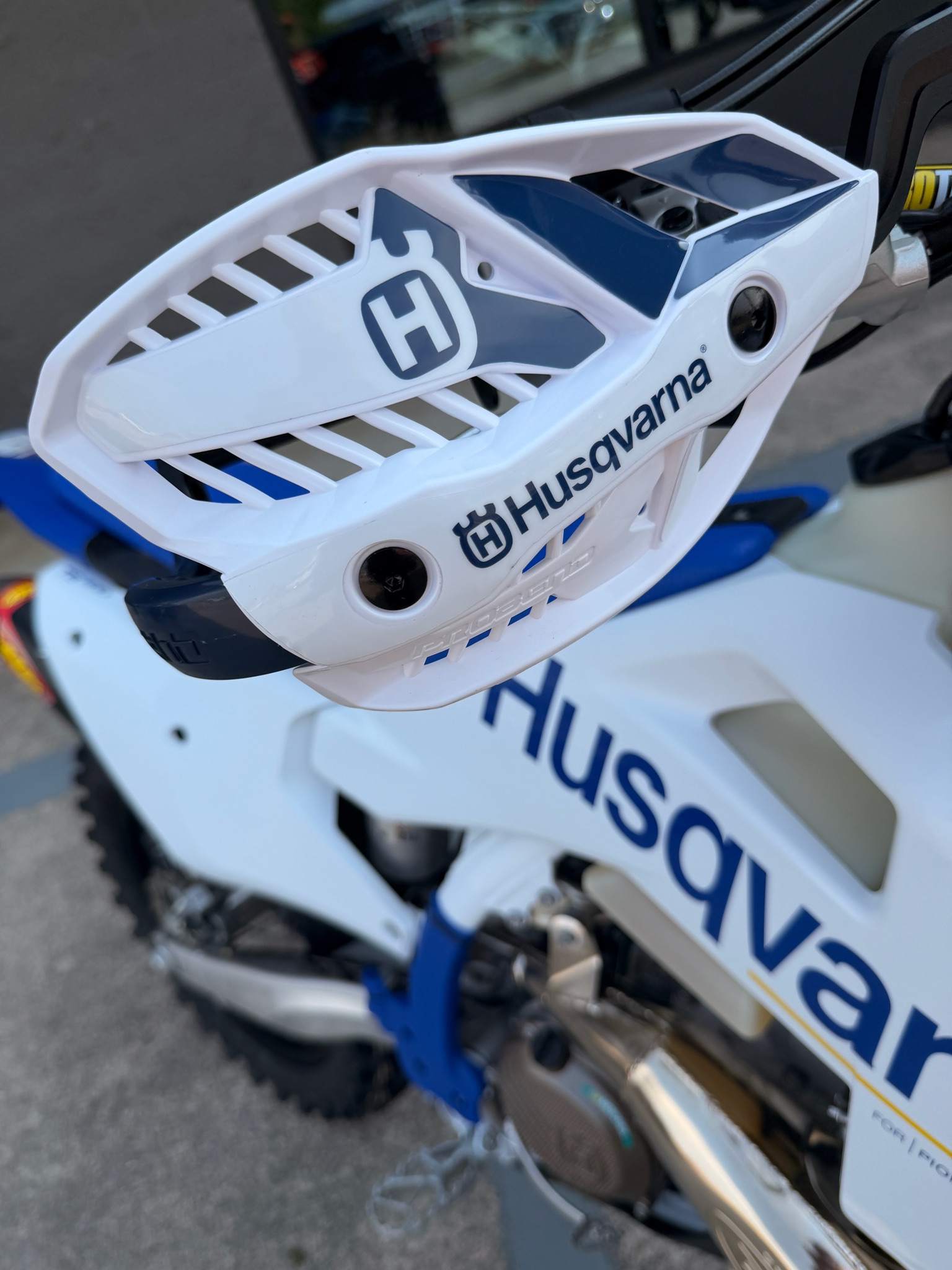 2027 Husqvarna TE 300 9