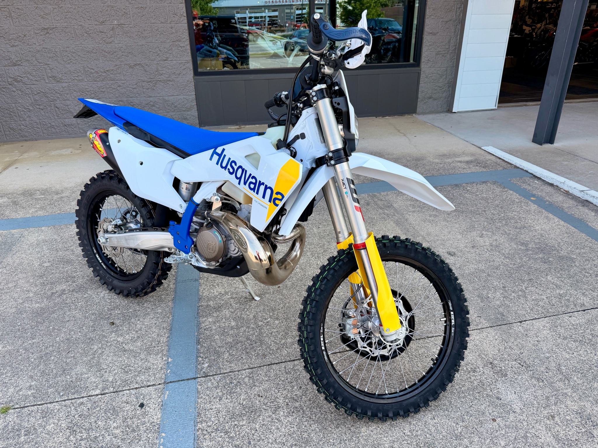 2027 Husqvarna TE 300 10