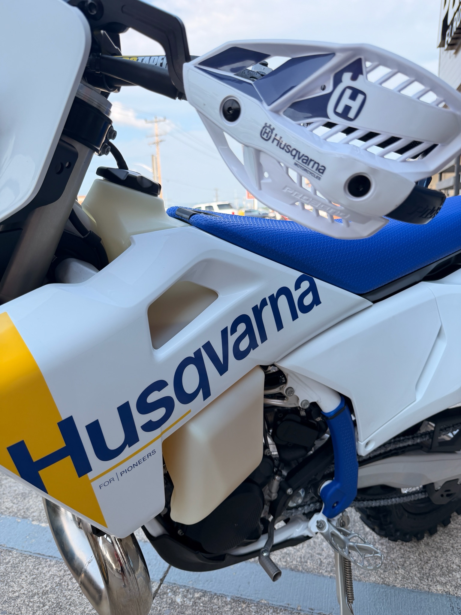 2027 Husqvarna TE 300 11