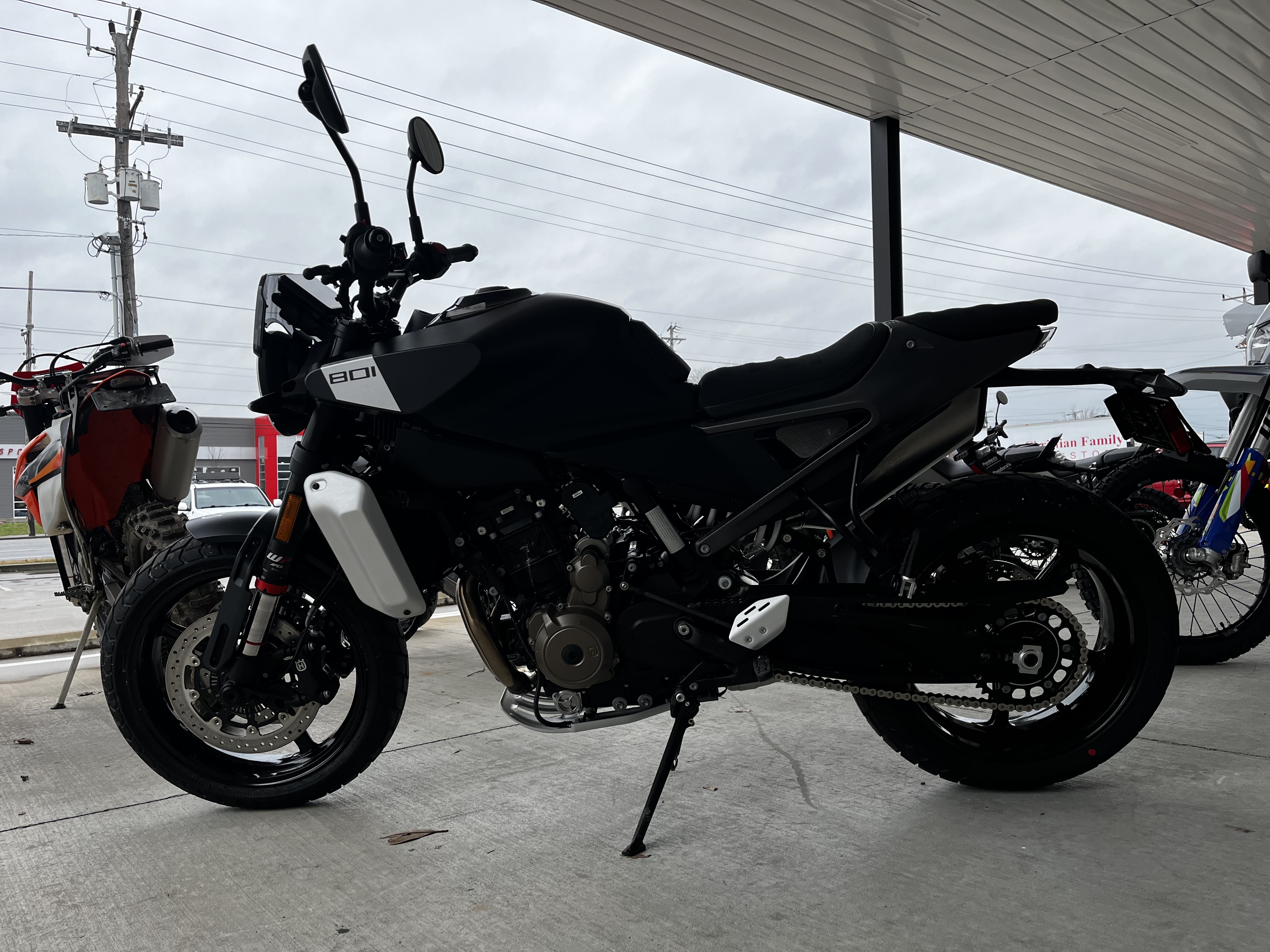 2025 Husqvarna Svartpilen 801 in Chattanooga, Tennessee - Photo 2