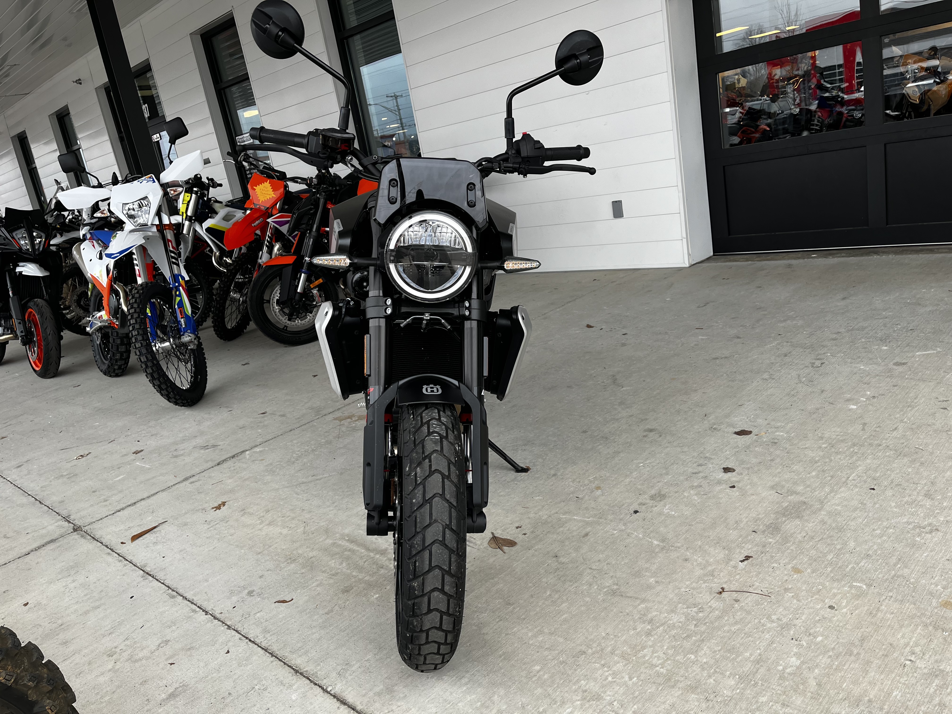 2025 Husqvarna Svartpilen 801 in Chattanooga, Tennessee - Photo 4