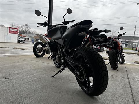 2025 Husqvarna Svartpilen 801 in Chattanooga, Tennessee - Photo 5