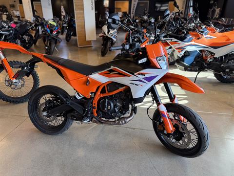 2025 KTM 390 SMC R in Chattanooga, Tennessee - Photo 1