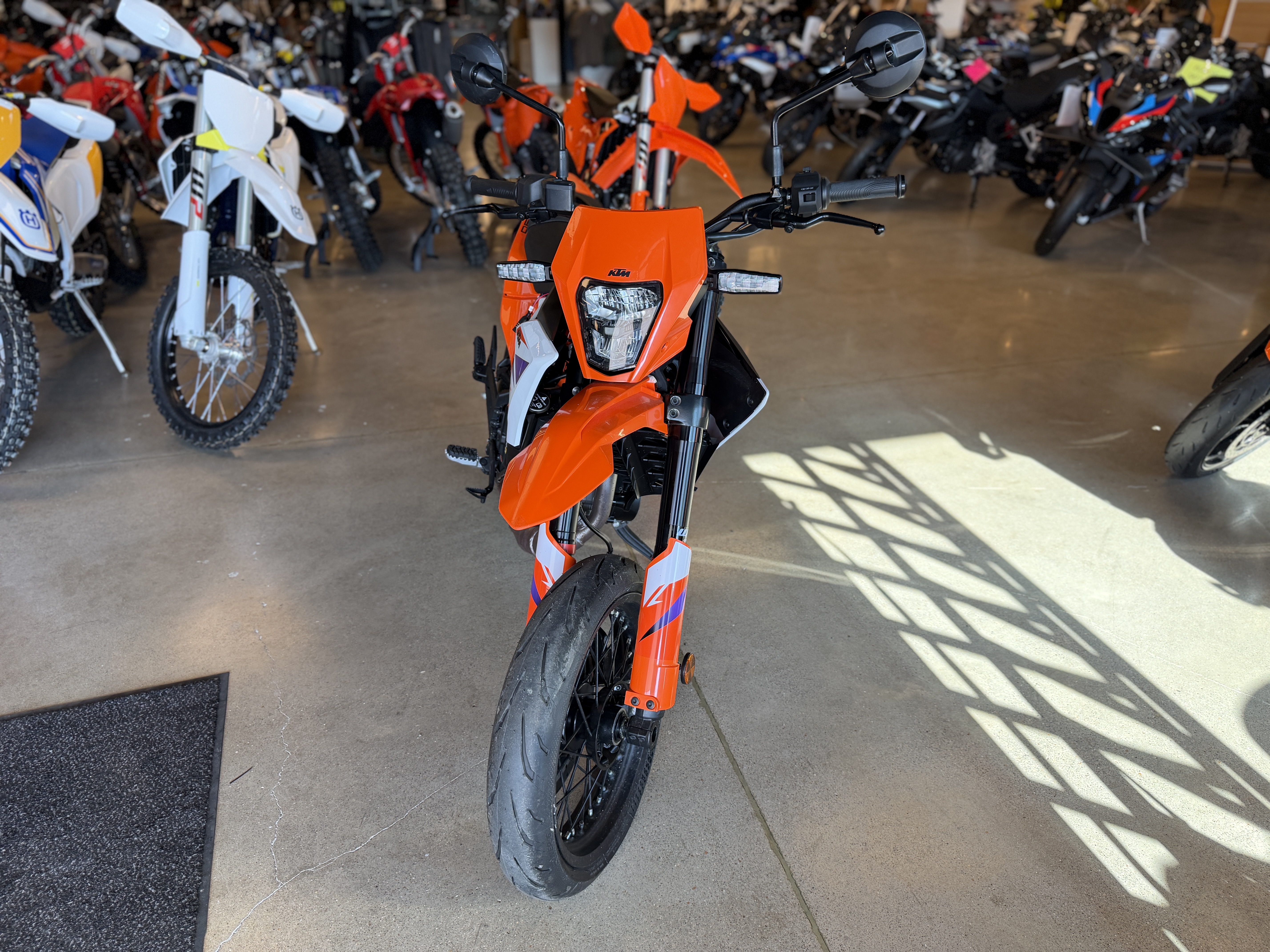 2025 KTM 390 SMC R in Chattanooga, Tennessee - Photo 2