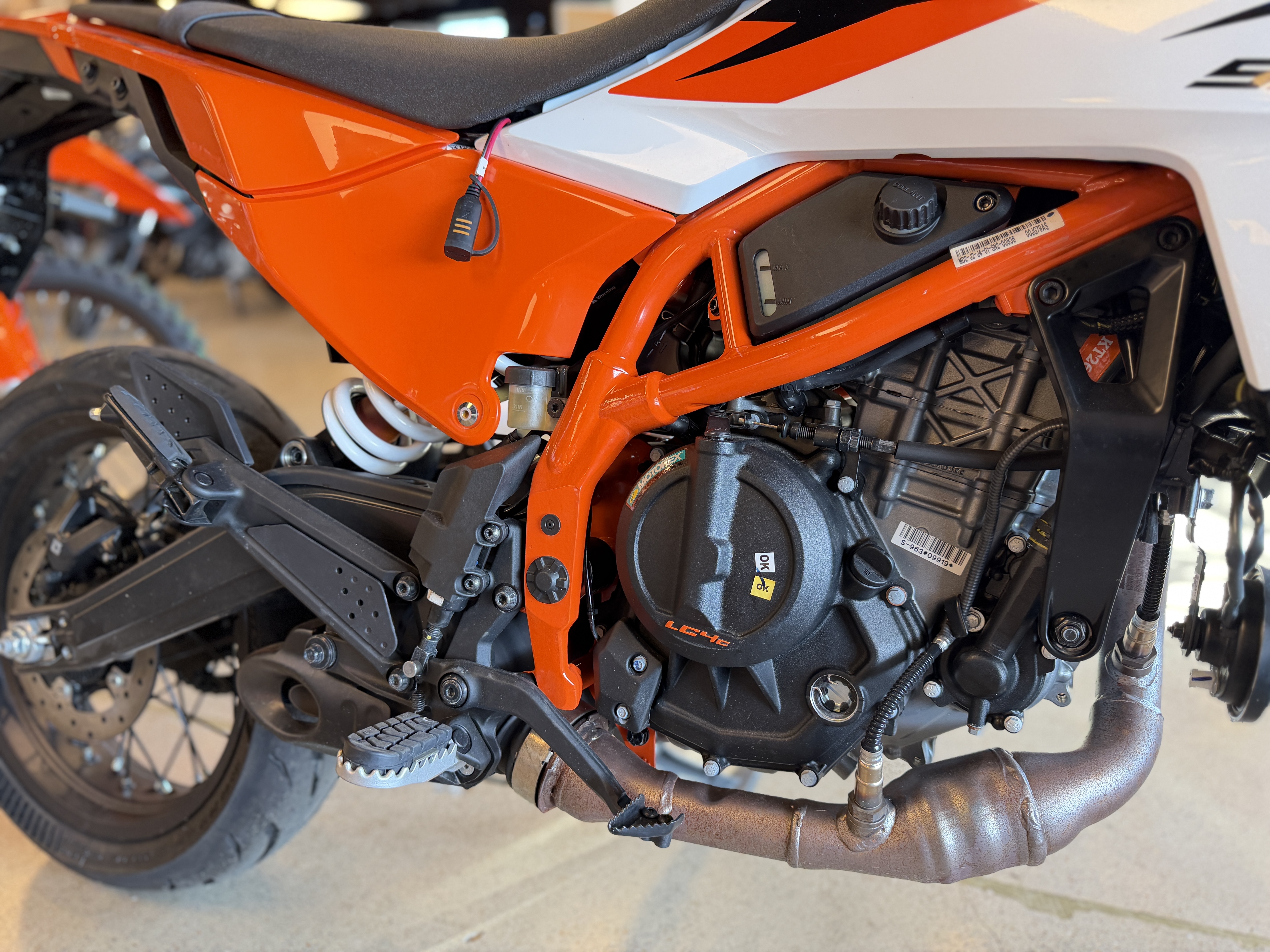 2025 KTM 390 SMC R in Chattanooga, Tennessee - Photo 9