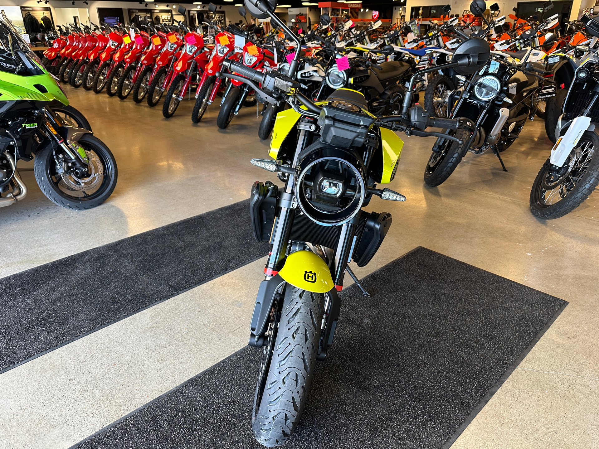 2025 Husqvarna Vitpilen 801 in Chattanooga, Tennessee - Photo 2