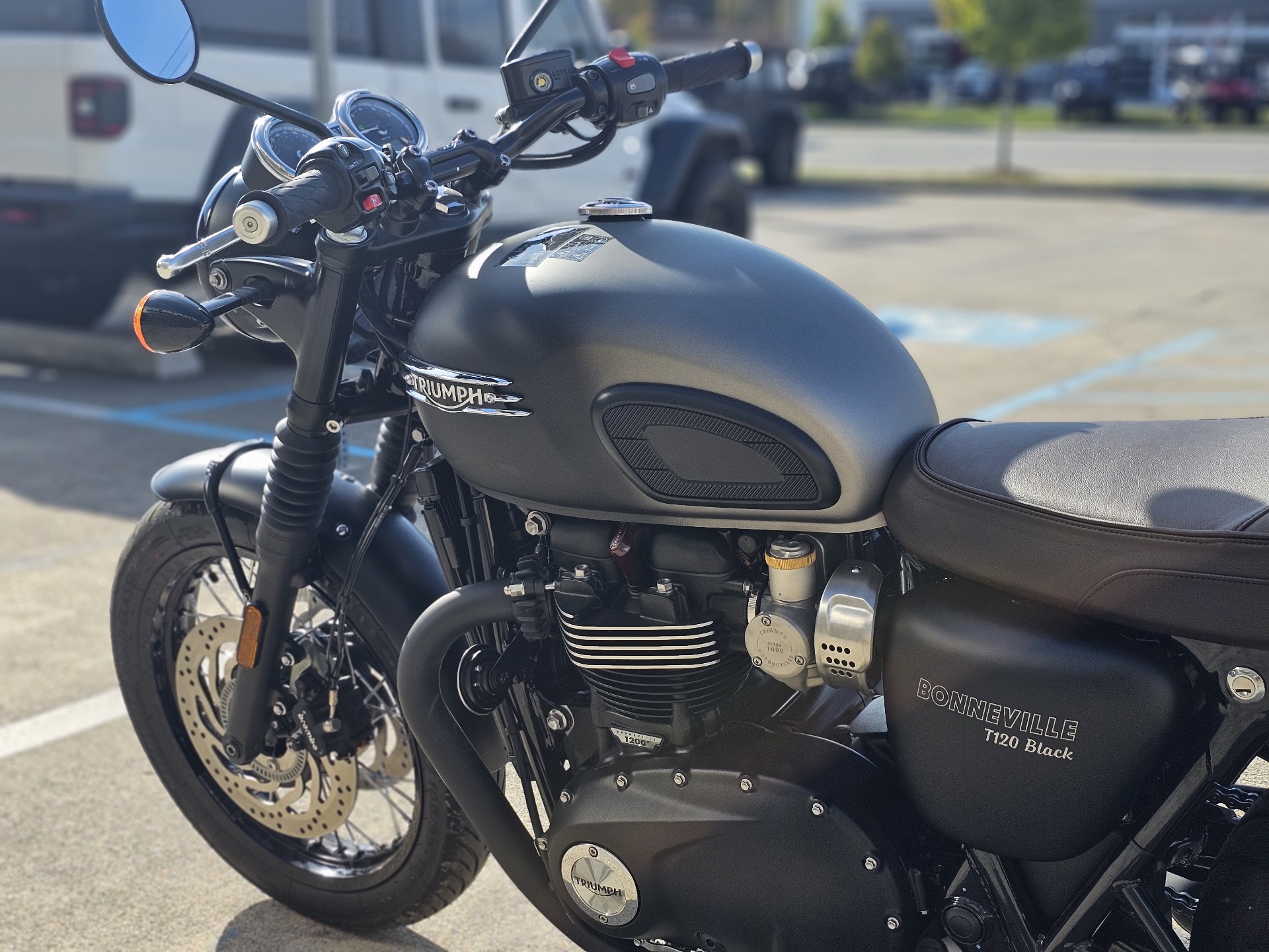 TRIUMPH ブラックカウル Bonneville T120 Black Model | For the Ride