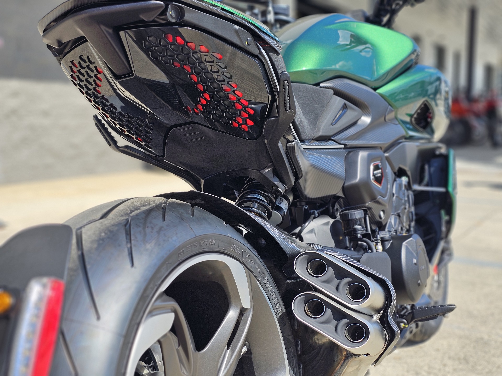 2024 Ducati Diavel For Bentley in Chattanooga, Tennessee - Photo 6