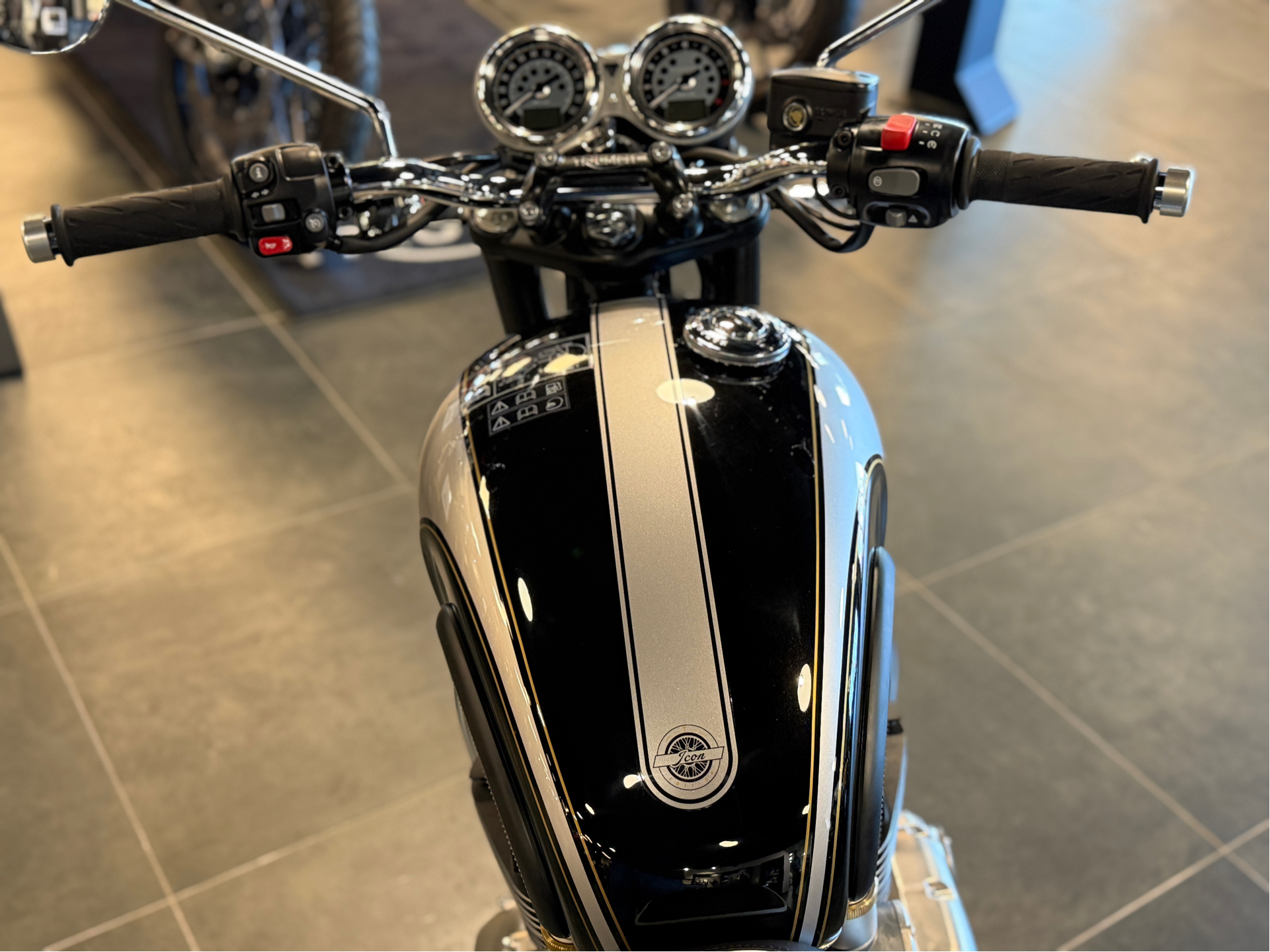 2025 Triumph Bonneville T120 in Chattanooga, Tennessee - Photo 5