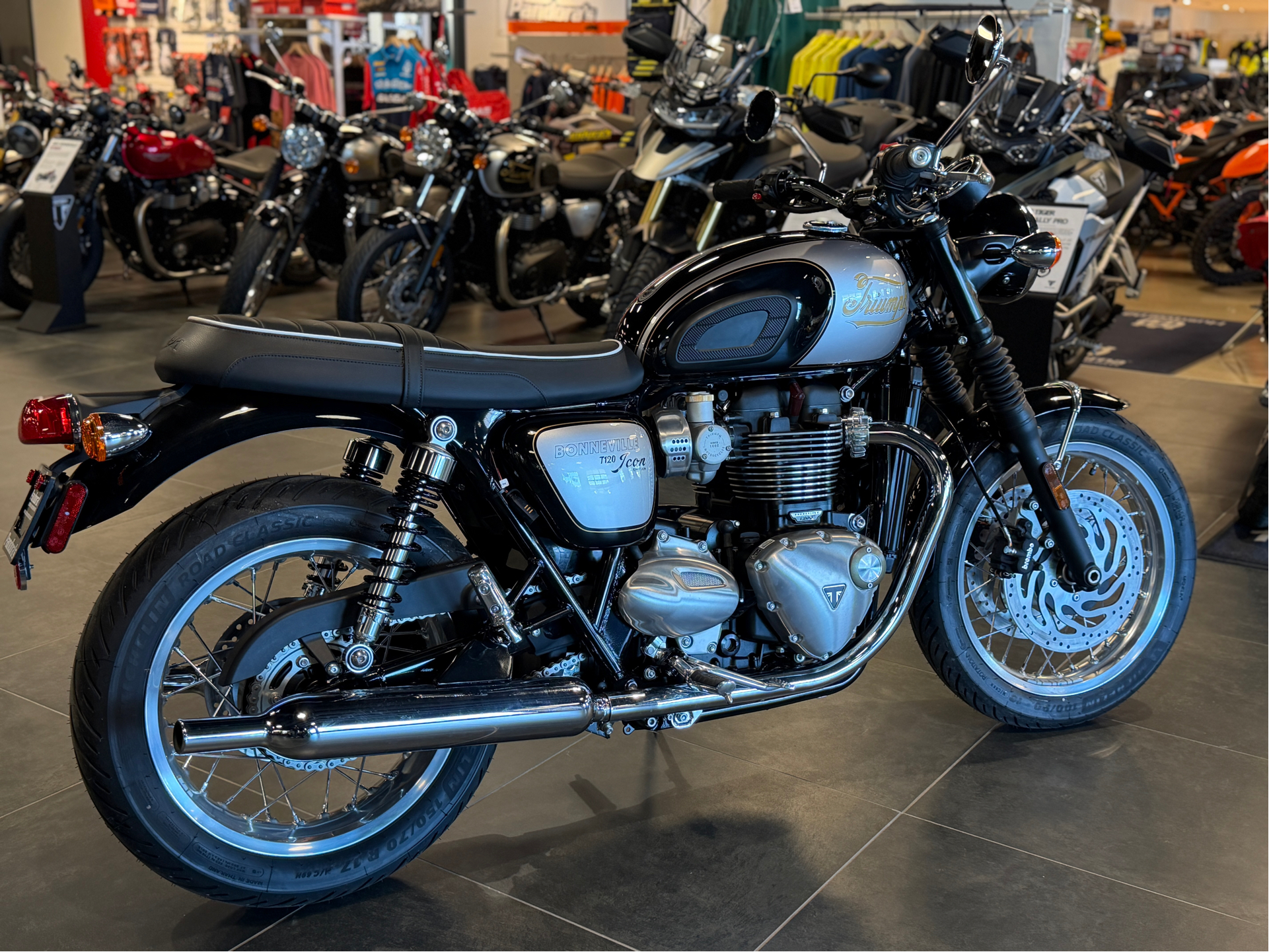2025 Triumph Bonneville T120 in Chattanooga, Tennessee - Photo 12
