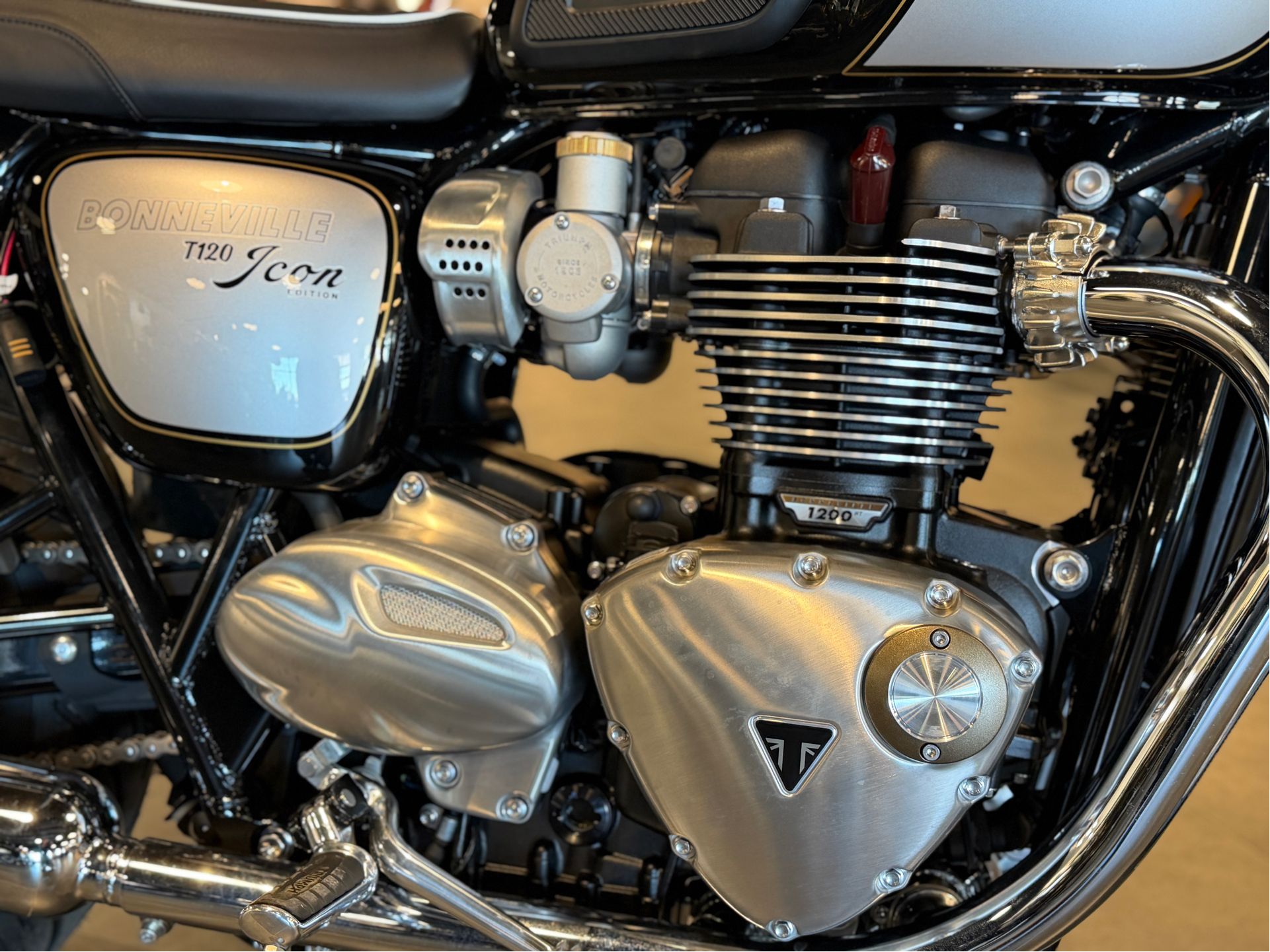 2025 Triumph Bonneville T120 in Chattanooga, Tennessee - Photo 13