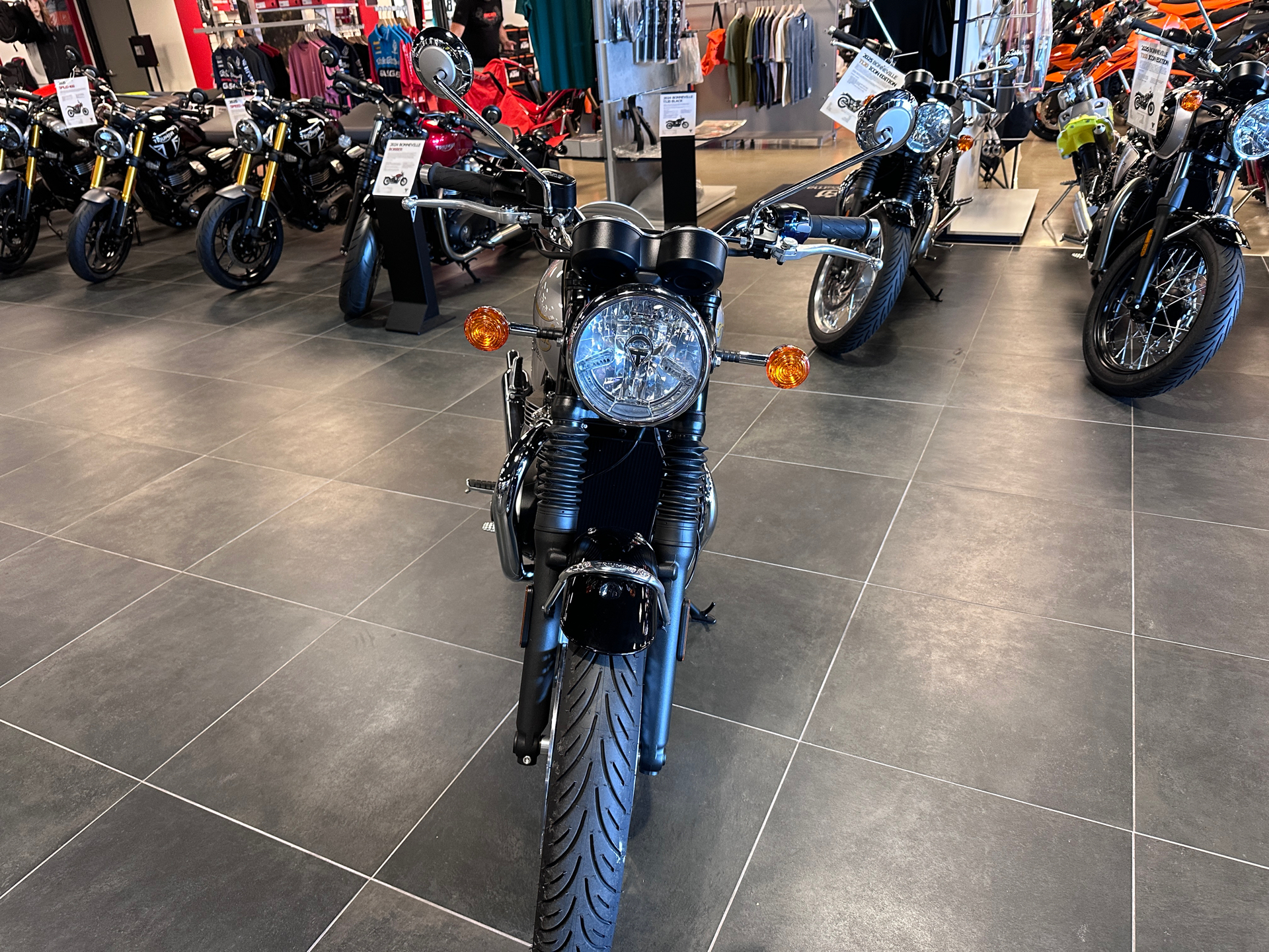 2025 Triumph Bonneville T120 in Chattanooga, Tennessee - Photo 2