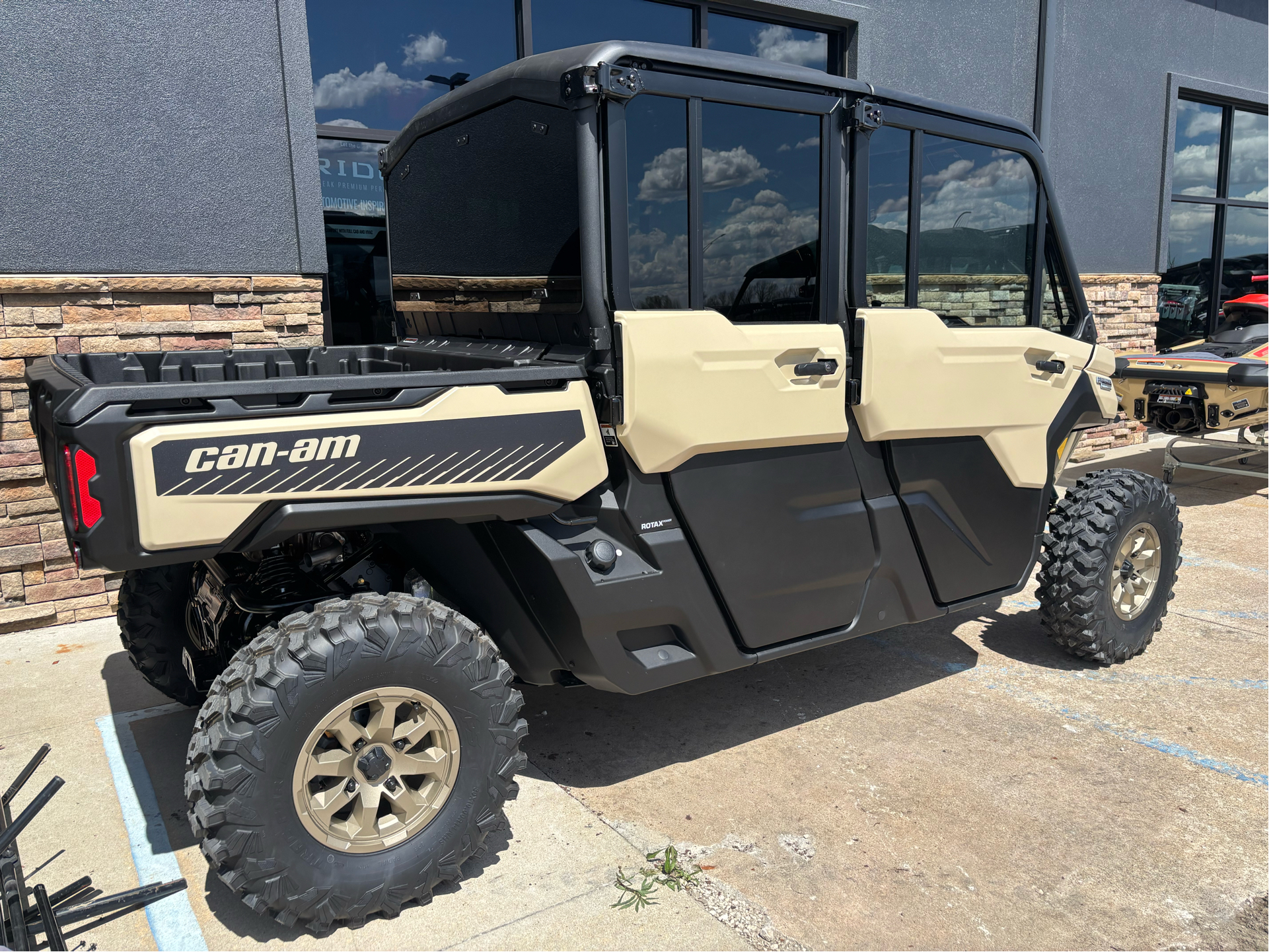 2025 Can-Am Defender MAX Limited in Columbia, Missouri - Photo 1