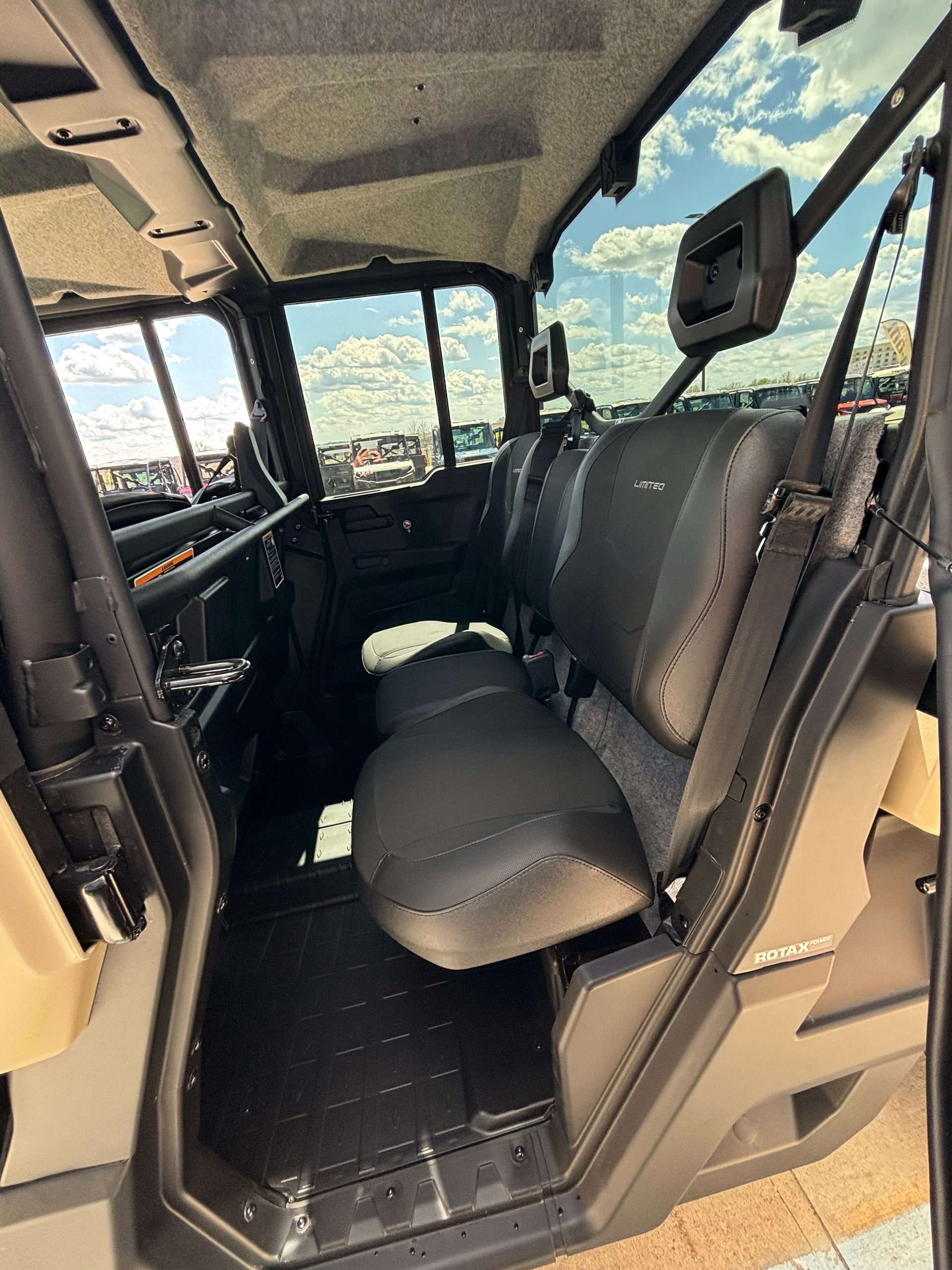 2025 Can-Am Defender MAX Limited in Columbia, Missouri - Photo 8